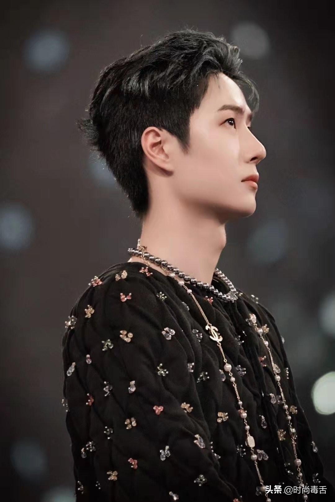 香奈儿有男装吗，香奈儿有男装吗?商标是什么样的（男生穿CHANEL居然这么好看）