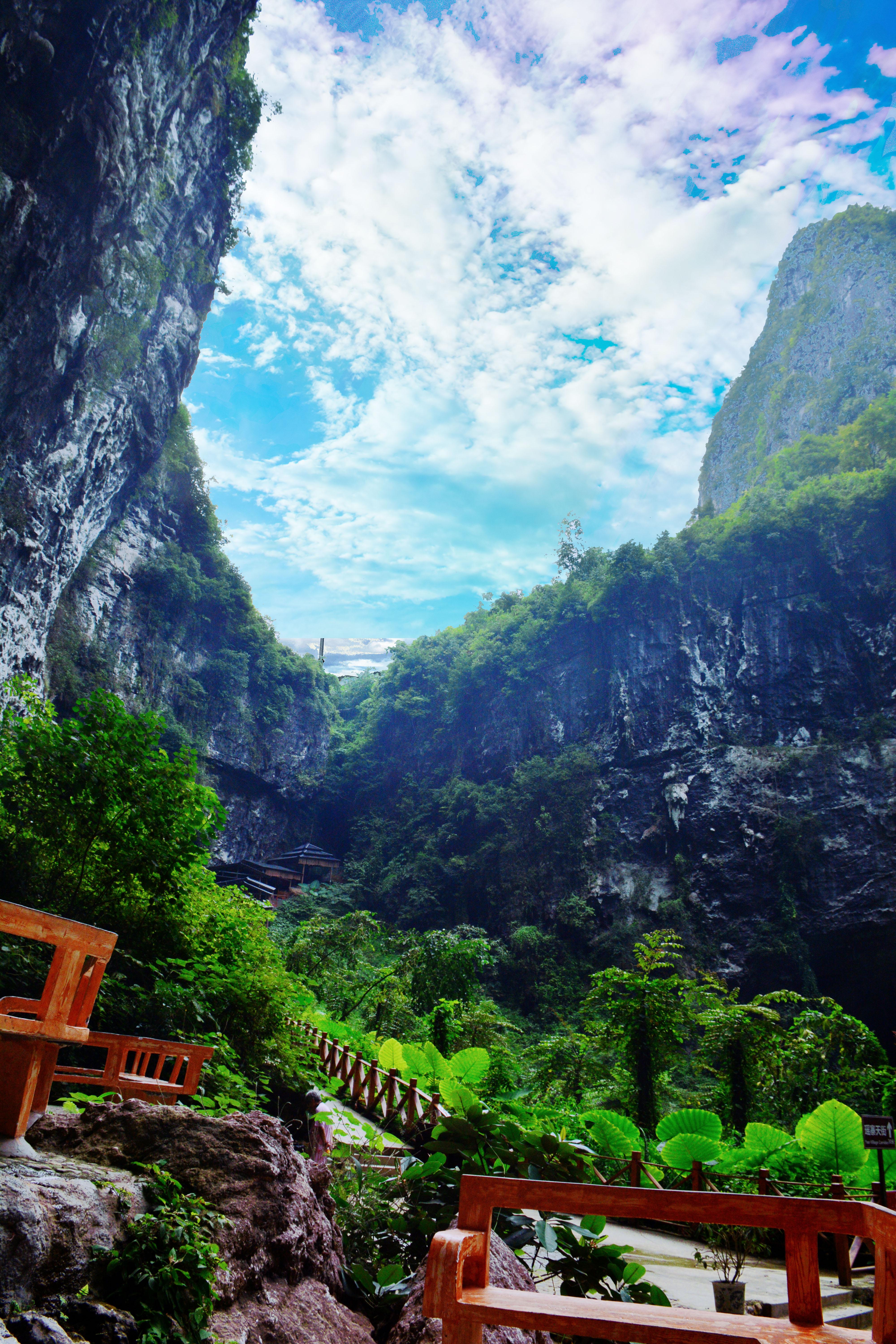 百魔洞位于广西河池市巴马县甲篆乡坡月村西侧,是最为雄伟壮观的石灰