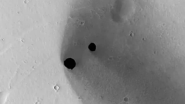 火星上有什么，巨大“脚印”像是有外星怪兽走过