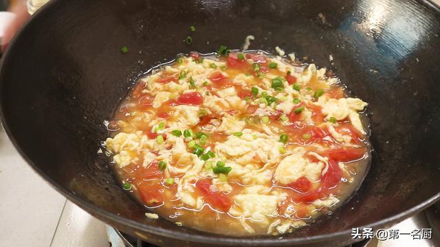 蛋浇饭做法介绍，蛋浇饭做法（这才是“西红柿鸡蛋盖浇饭”的家常做法）