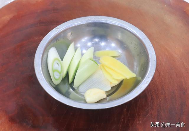 白菜炒粉条的做法最正宗的做法，大白菜炒粉条这么做