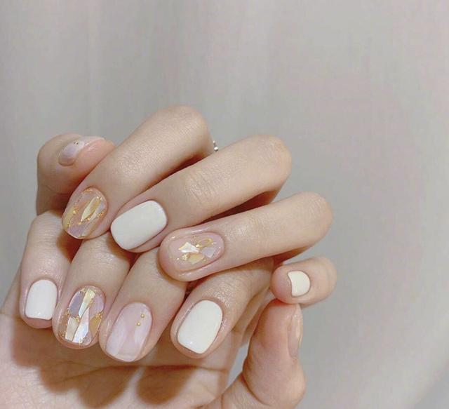 透明指甲油怎么涂好看，指甲涂透明指甲油好不好（赶走夏日炎热怎能少得了它）