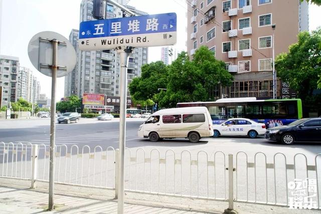 湖南郴州烧鸡公的做法，正宗郴州烧鸡公的做法视频窍门（一只鸡带火郴州一条街）