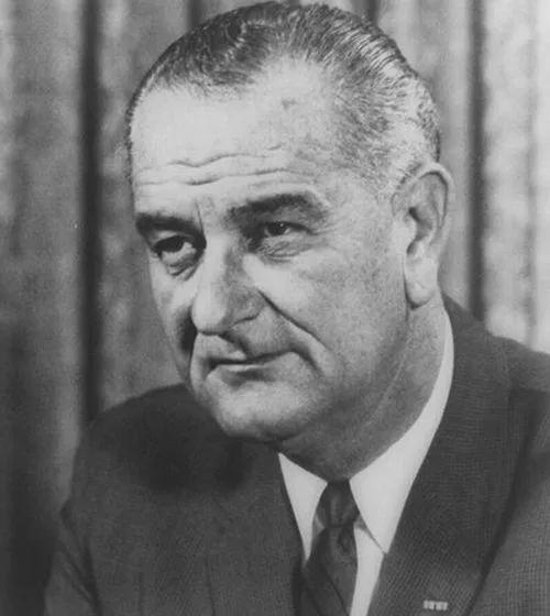 美国首任总体华盛顿,在立国之初就和后任的总体杰佛逊,亚当斯签署和