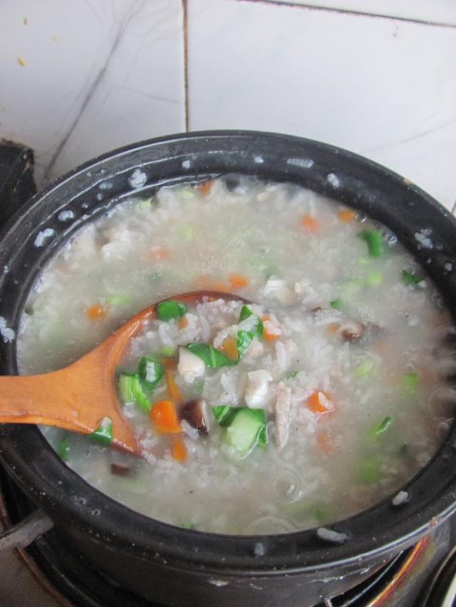 瘦肉粥怎么做好吃又营养丰富，瘦肉粥怎么做好吃又开胃（蔬菜瘦肉粥这样做简单、营养又暖胃）