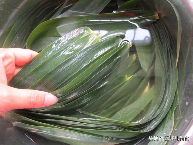 三角棕子的包法粽子的包法，三角粽子的包法（6张图片教会你三角粽最简单包法）