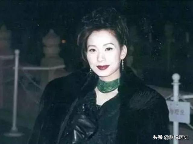 邝美云年轻时图片，邝美云年轻时图片 视频（半个娱乐圈的大佬都跟她合影过）