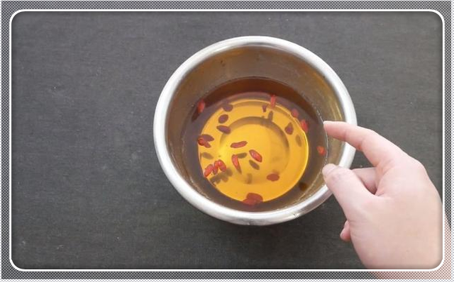 盐放多了怎么办，放盐放多了怎么办（盐放多了千万不要加水）