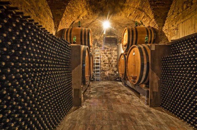 葡萄酒的保质期一般是多少年，红酒的保质期一般是多少年（红酒的保质期只有10年）