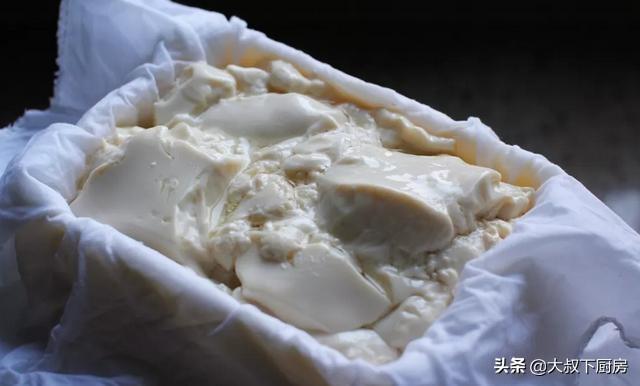 油豆腐的制作技术，油豆腐怎么做才不会老（大叔家的客家菜：自制油豆腐）
