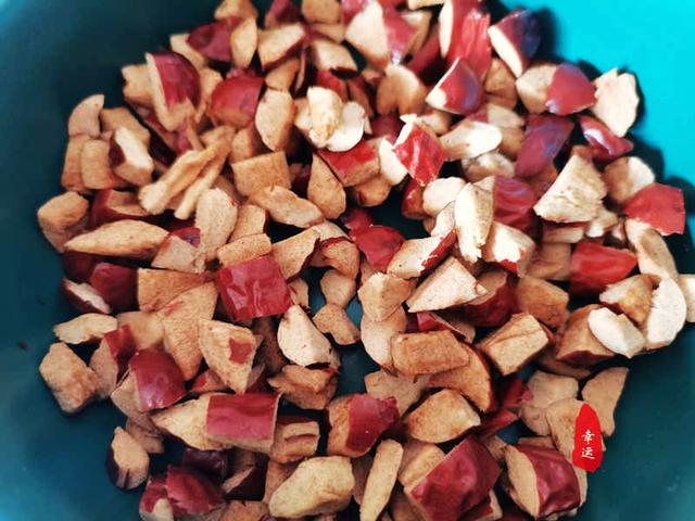 简单枣花卷做法，简单枣花卷做法教程（就是厨房小白也能制作出来）