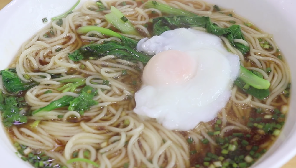 【早餐荷包蛋面条】做法步骤图 比面馆好吃更营养-起舞食谱网