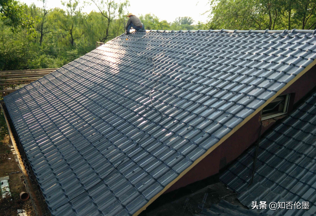 屋顶瓦片哪种好,屋顶瓦片有哪些种类(用彩钢瓦好还是树脂瓦好)