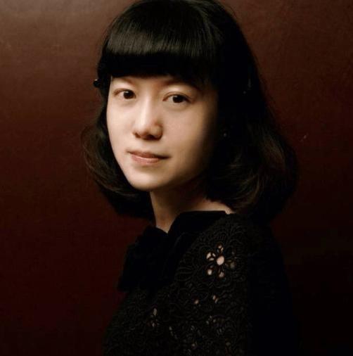 翁帆的现任丈夫是谁，51岁哈文传来喜讯吗（28岁翁帆嫁给了82岁杨振宁）