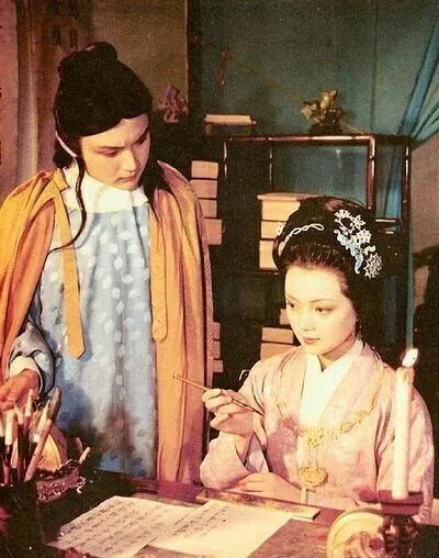 我与春风皆过客你携秋水揽星河什么意思，我与春风皆过客（君携秋水揽星河的出处考及赏析）