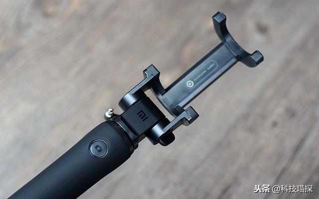 小米手机如何用线控式自拍杆！亲测可行，小米手机自拍杆遥控如何使用（自拍杆体验之——小米自拍杆线控版体验）