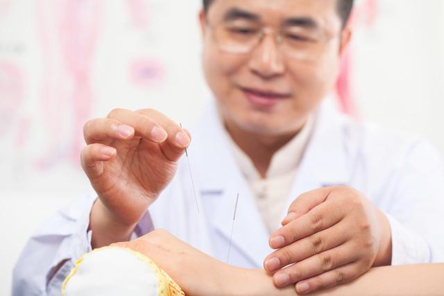 穴的意思是什么，穴怎么读（腧穴、经络与地铁）