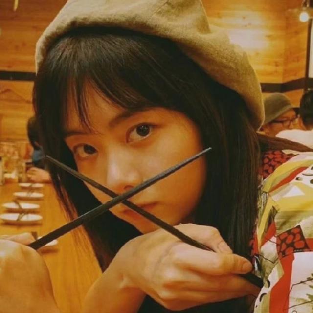 女微信图片简单气质，简单气质的女生微信头像     我记得我爱过（女头像：“我不等了）