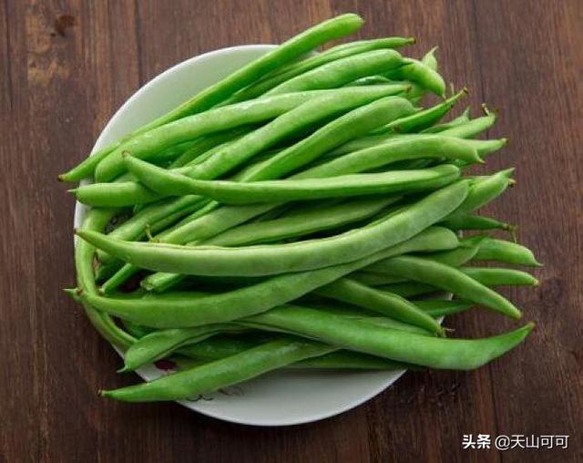 豆角馅饺子的做法，豆角饺子馅怎么做好吃（豆角包饺子，是用生的好）