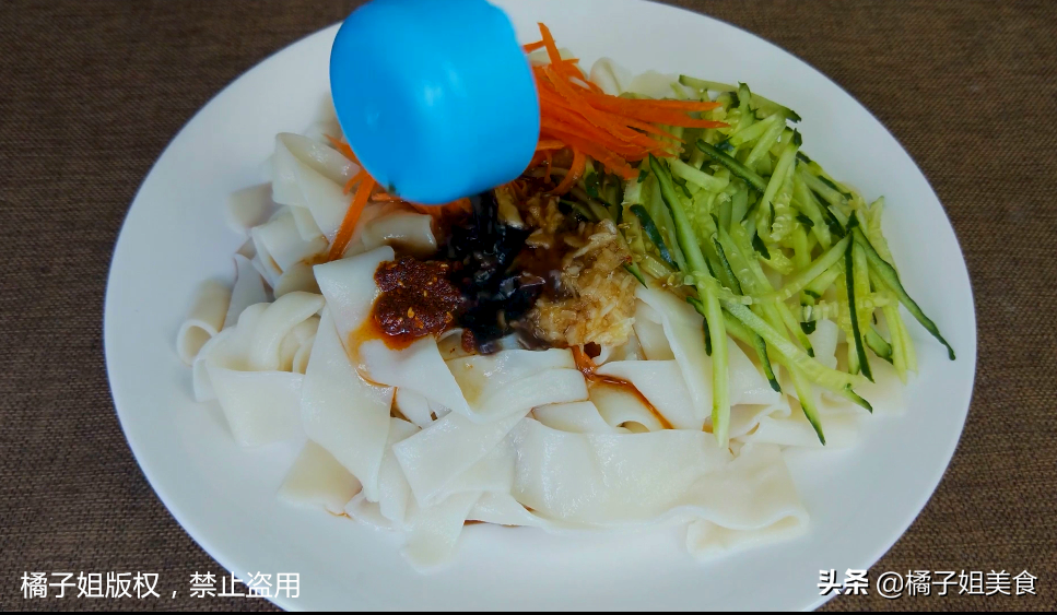 圖片[6]-【涼面】做法步驟圖 面條筋道爽滑又開(kāi)胃 學(xué)會(huì)就能開(kāi)店-起舞食譜網(wǎng)