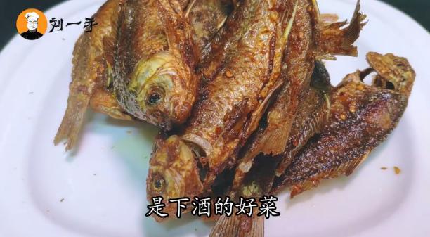 香酥鲫鱼最正宗做法，上桌连骨头都不剩