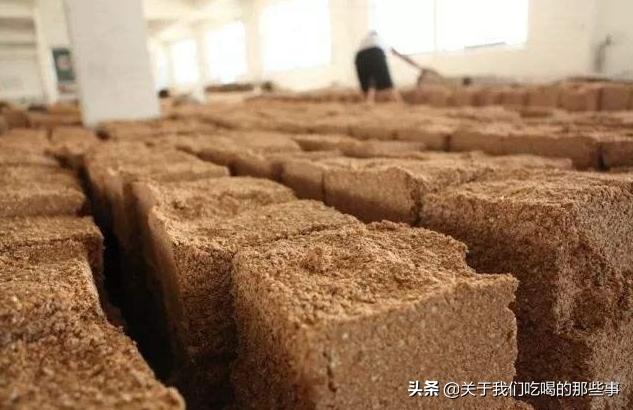 白兰地是属于什么酒，白兰地是什么酒（为啥全世界都爱喝白兰地）