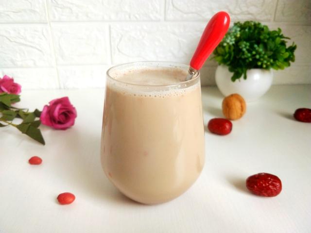 核桃汁功效及实践介绍,核桃汁的作用(6个核桃7个枣)