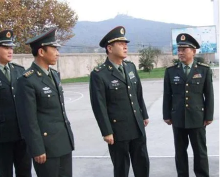 少将是什么军衔，少将是什么军衔肩章（军队里“少将”相当于地方什么级别干部）