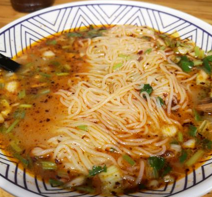 满满一碗羊肉的徐州冷面,冷面图片真实