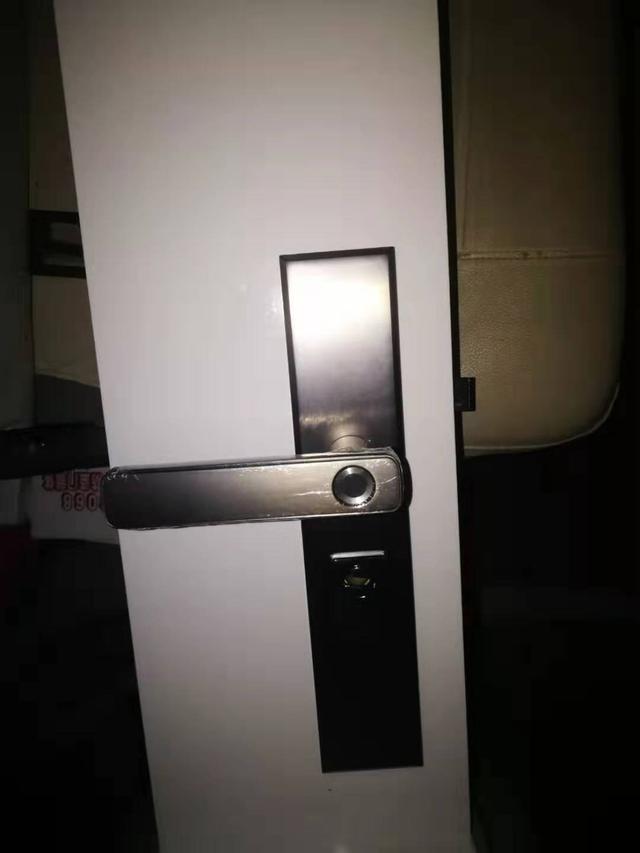 深圳哪里卖指纹锁便宜实惠，深圳指纹锁智能锁品牌大全（电池指纹芯片集成与手把）
