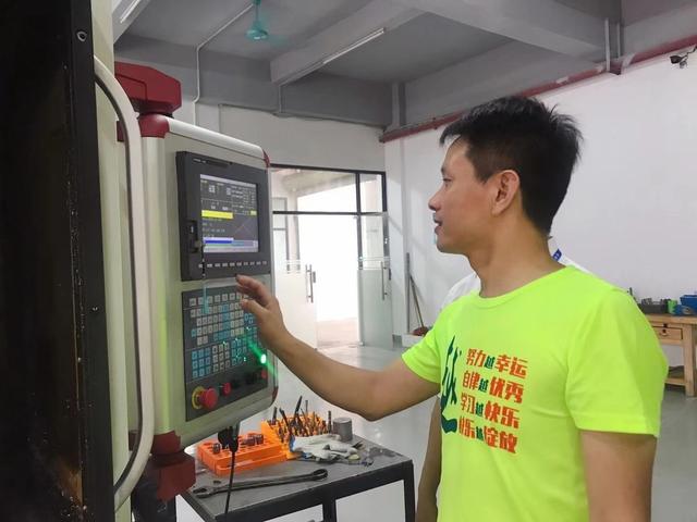 数控技术工资一般多少，薪资水平如何（数控技术员现在工资一般是在多少）