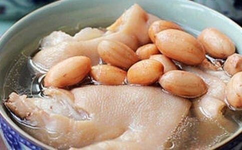 花生猪蹄汤的做法，花生炖猪蹄汤的做法（产妇喝花生猪蹄汤滋补养颜还下奶）