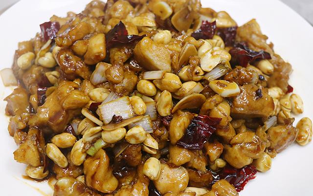 宫爆鸡丁的正宗做法，鲁菜宫保鸡丁最正宗的做法（大厨教你宫保鸡丁的正宗做法）