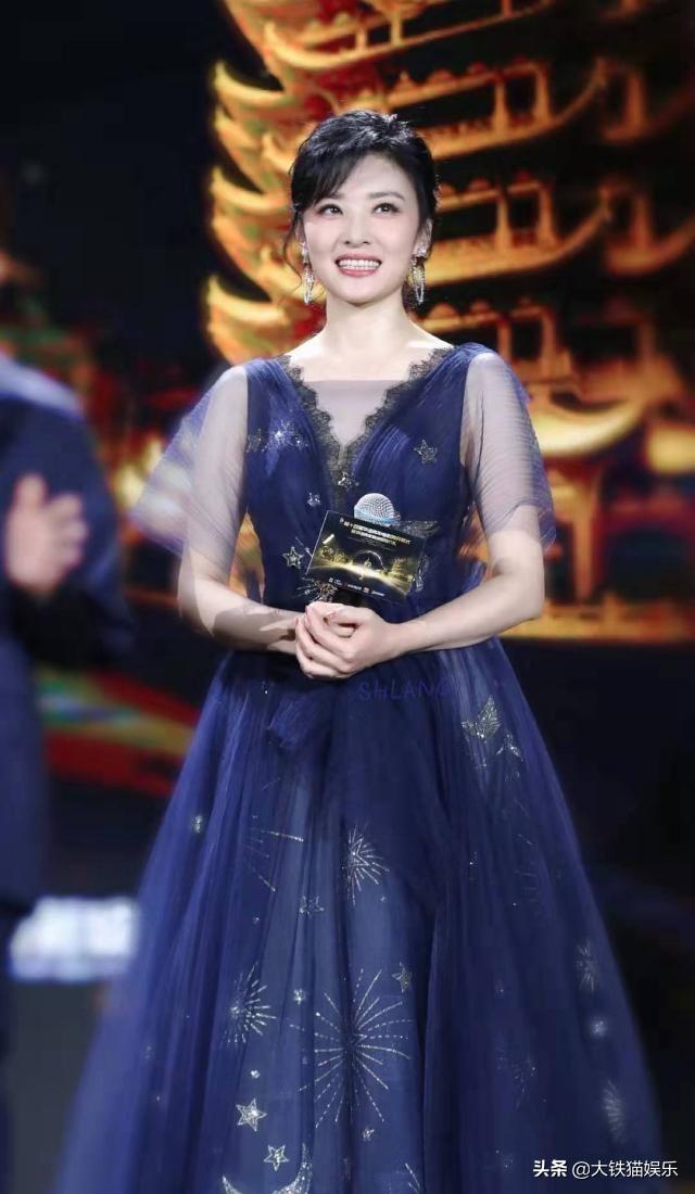 月牙脸适合什么发型（6位方脸女星告诉你）