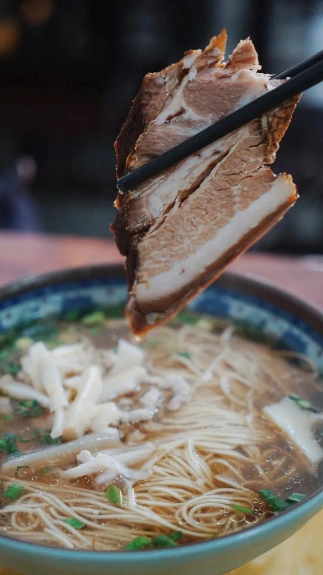 葱烧海参三种家常做法分享，葱烧海参的做法最正宗的做法（国家葱油地理：葱油）