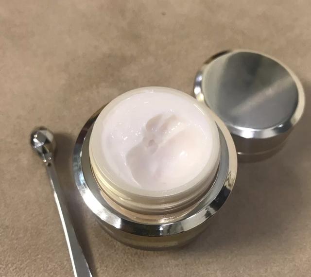 女明星护肤盘点，明星护肤造型（光是眼部护理就用4款产品）