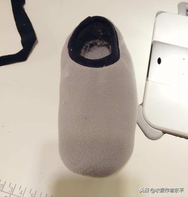 如何制作手工娃娃的袜子，裁衣服剩余的零碎布头不要扔