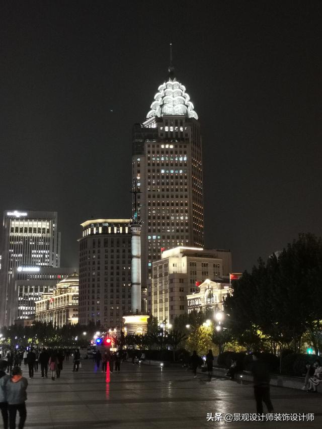 上海外滩夜景图片，外滩夜景美丽迷人让人流连忘返（上海市外滩夜景）