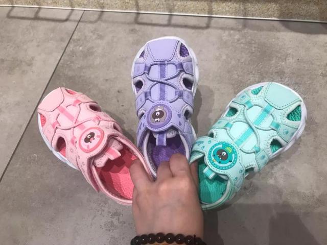 儿童凉鞋怎么选择比较好，儿童凉鞋到底要怎么选