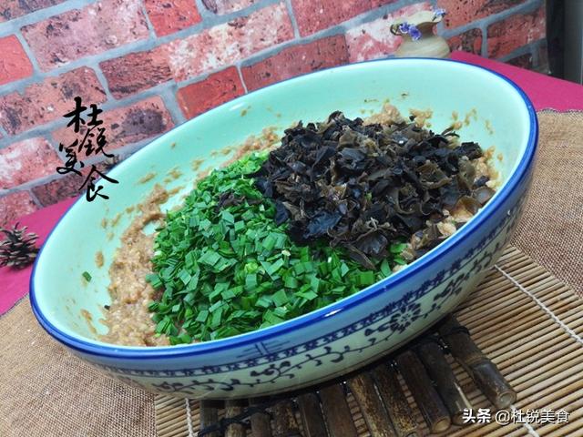 肉三鲜馅怎么调好吃，肉三鲜馅怎么调好吃视频（老师傅教你肉三鲜水饺经典做法）