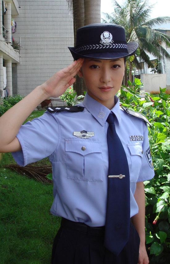 不过,陈紫函演的是卧底,把中国女警英姿飒爽的一面演绎到底.