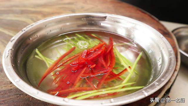 鱼头怎么做好吃，这才是“清蒸鱼头”最好吃的做法（鱼头怎么做好吃又简单视频）