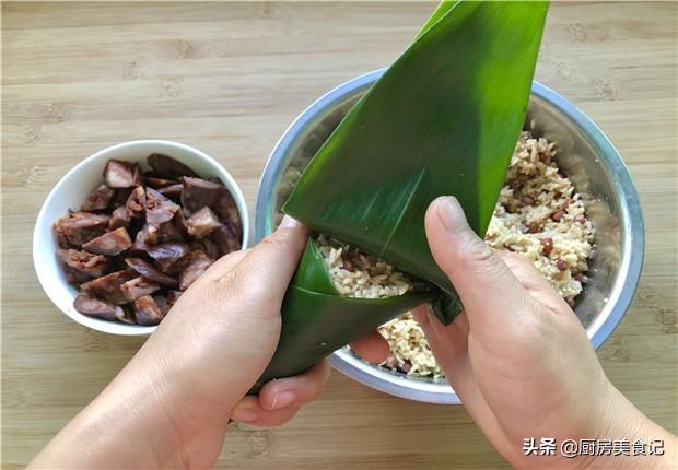 最简单的粽子怎么包的教程，2种包粽子最简单方法