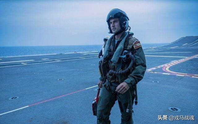 战斗机飞行员工资，空军飞行员工资多少钱一个月（飞行员年薪对比：美国140万）