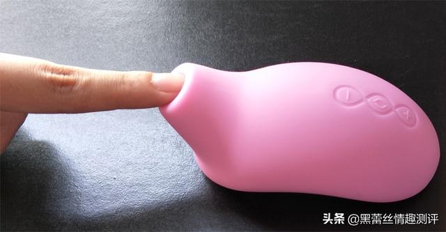 情趣用品怎么用，如何正确使用情趣用品（黑蕾丝90后美女情趣用品Vlog测评）
