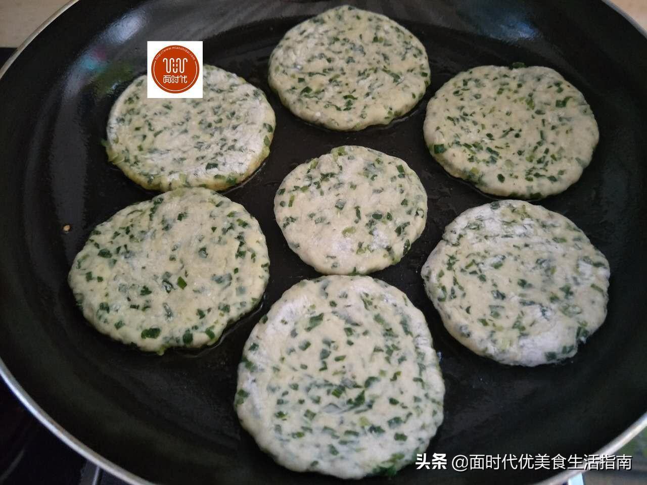 韭菜煎饼要怎么做才能酥脆，教你一个韭菜新吃法