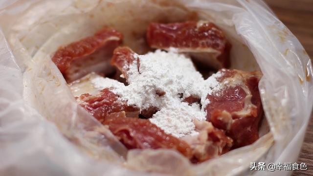 番茄酱酸甜排骨的做法，酸甜排骨用什么番茄酱（教你在家做茄汁排骨）