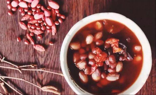 红豆怎么吃最补血，红豆怎么吃最补血呢（一个大补气血的食疗方）