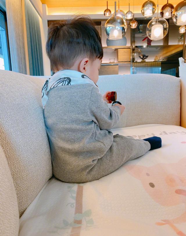 安以轩结婚了吗，安以轩结婚纪念日宣布二胎（晒视频宛如20岁花信少女）