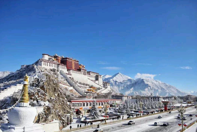 拉萨是什么城，昆明是什么城（精神与物质融合碰撞的城）